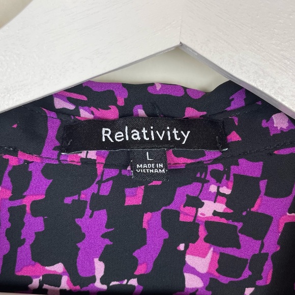 Relativity Abstract Button Up Shirt Size Large - Picture 2 of 6